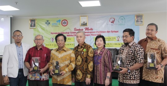 Seminar Bedah Epilepsi dan Parkinson Menuju Surakarta